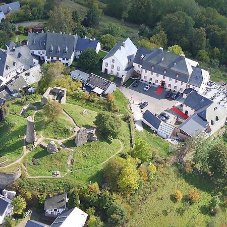 Schlosshotel Burghaus Kronenburg Dahlem  Екстер'єр фото