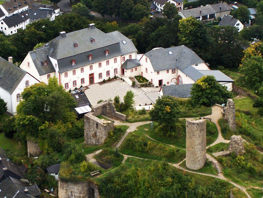Schlosshotel Burghaus Kronenburg Dahlem  Екстер'єр фото