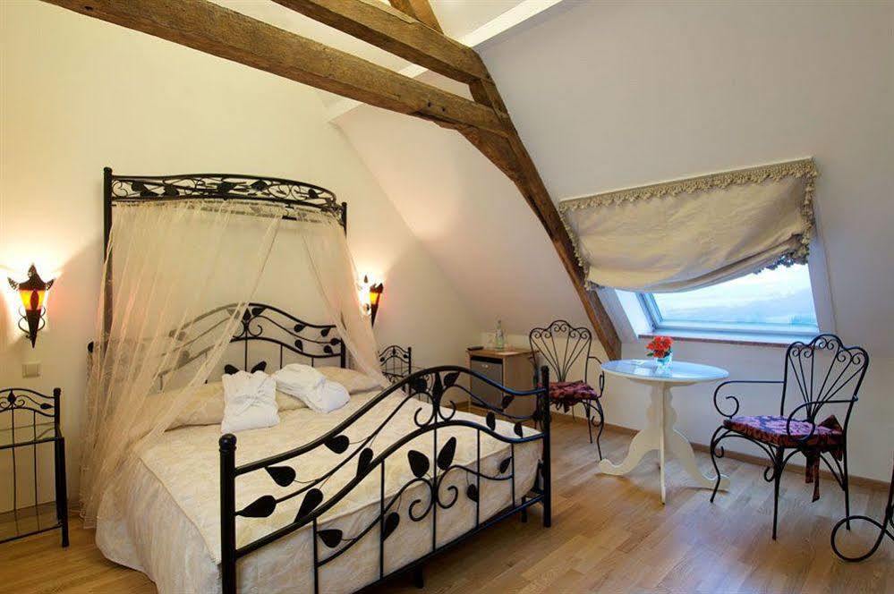 Schlosshotel Burghaus Kronenburg Dahlem  Екстер'єр фото