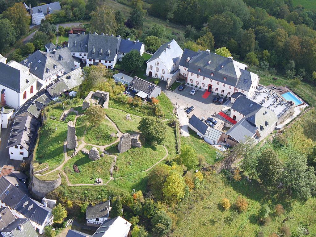 Schlosshotel Burghaus Kronenburg Dahlem  Екстер'єр фото